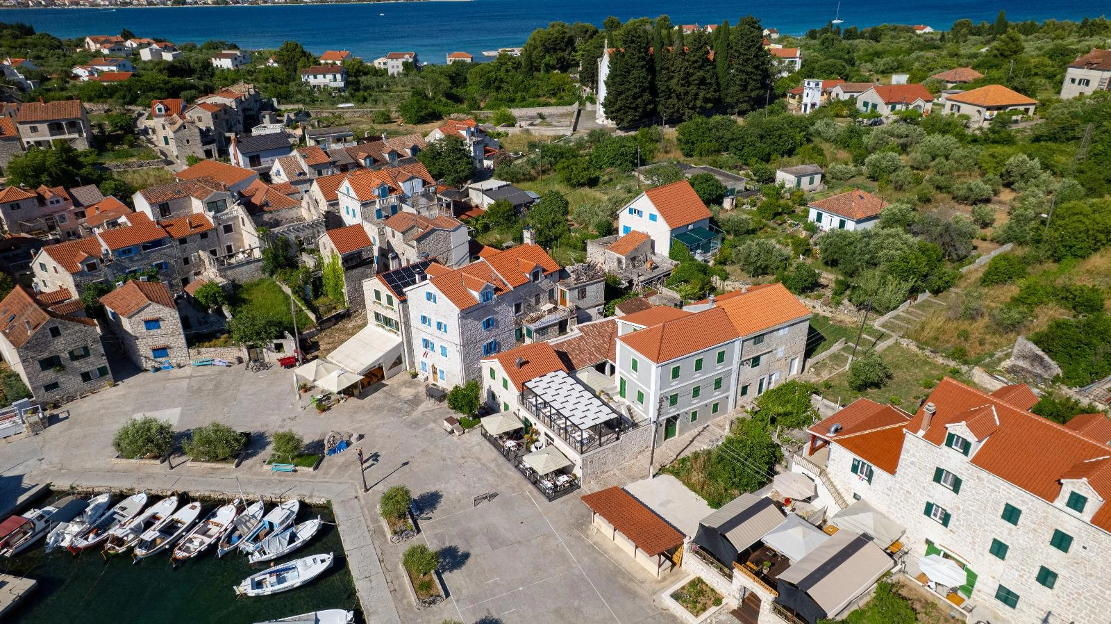Konoba Roko, Prvić_fotografija iz zraka_2